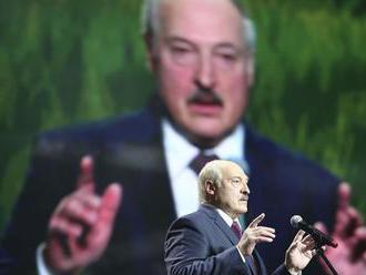 Lukašenko musí odstúpiť, hovorí Macron. Minsk zase o chaose zo Západu