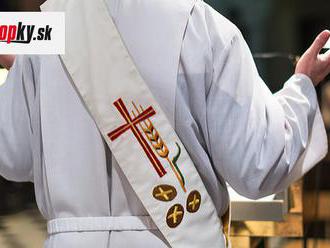 KORONAVÍRUS Nariadiť kňazom, aby sa prestali verejne sláviť omše, môžu len biskupi