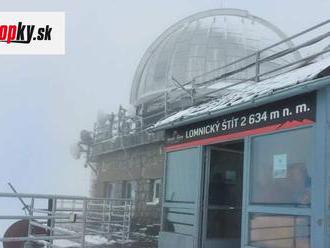 FOTO prvého snehu! Lomnický štít prikryla biela perina: Rekordná nádielka zasypala viaceré európske 