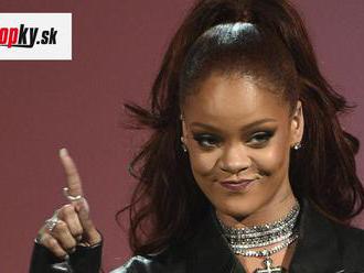 Hviezdna Rihanna sa opekala na slnku: V sexi podprsenke ukázala bradavky!