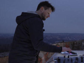 VIDEO: Podívejte se na DJ set v módu Strahov + Floex + Robot Josef