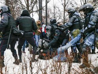 Při protestech na podporu Navalného bylo zadrženo přes 3000 lidí