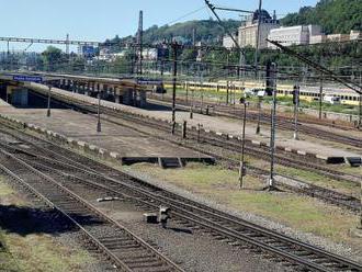 Výpadek napájení omezil vlaky mezi Smíchovem a Dobřichovicemi