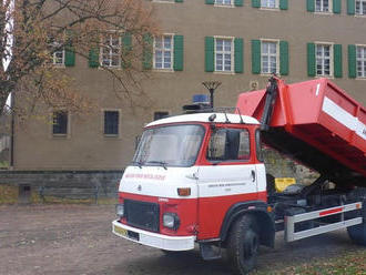 Město Jílové získalo od profesionálních hasičů bezúplatným převodem kontejnerový nosič Avia pro svou