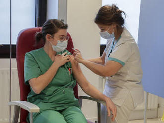 Proti COVID-19 zaočkovali doteraz v trnavskej nemocnici 3500 ľudí