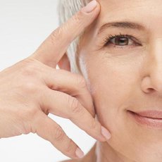 6 tipů, jak efektivně zpomalit stárnutí pokožky