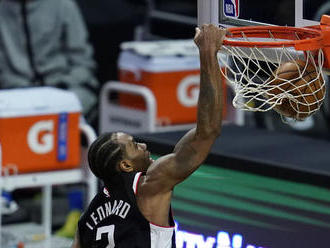 Leonard potiahol Clippers, spolu s rivalom vedú NBA