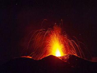 Sicílska sopka Etna sa opäť prebudila k životu