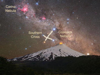 Fotografiu Slováka ocenil NASA: Zachytáva Južný Kríž pri jednej z najaktívnejších sopiek slnečnej sú