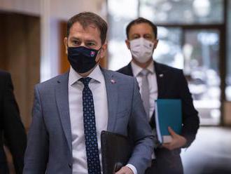 Vláda má rokovať o pandemických príspevkoch i vychádzaní
