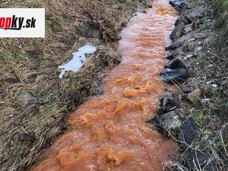 Handlovčania neverili vlastným očiam: FOTO Rieka sa sfarbila do oranžova, prvé slová odborníkov