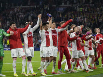 Úžasný večer, radovali se fotbalisté Ajaxu po výhře 4:0 nad Dortmundem