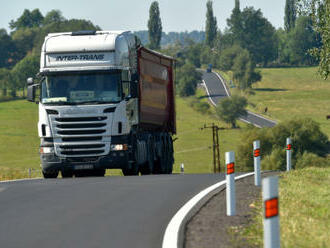Nedostatek AdBlue ohrožuje provoz většiny kamionů, Havlíček chce nákup do SSHR