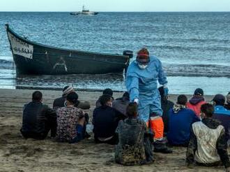 Na Kanárske ostrovy sa plavilo viac ako 200 migrantov, španielske úrady ich zachránili
