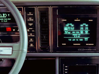 První dotykový displej se v autě objevil už před 36 lety, v lecčem byl lepší než ty dnešní