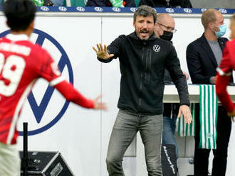 Van Bommel končí ako tréner Wolfsburgu, klub ťahá sériu prehier