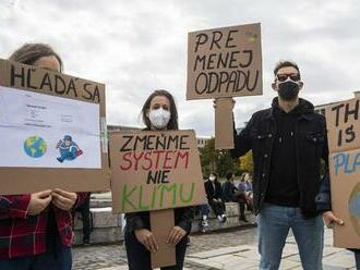 V šiestich slovenských mestách štrajkujú študenti a aktivisti za klímu