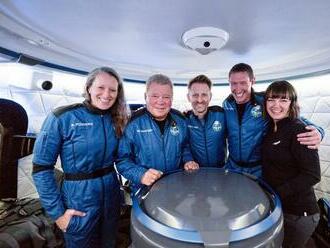 Let Blue Origin bol úspešný, kapitán Kirk prekonal hranicu vesmíru