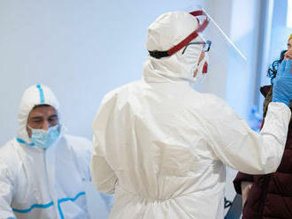 Vedci čelia kvôli pandémii vyhrážkam, obťažovaniu aj fyzickým útokom