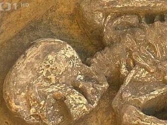 Archeológovia odkryli pri Opave zachované predhistorické ľudské kostry