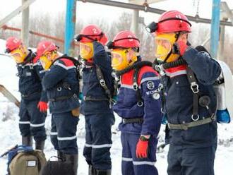 Požiar v bani na Sibíri zabil najmenej 11 ľudí, desiatky baníkov zostali uväznené pod zemou
