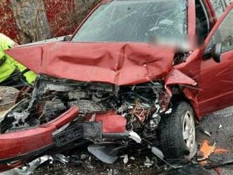 Medzi Banskou Bystricou a Sliačom sa zrazili dve autá, nehodu neprežila spolujazdkyňa  