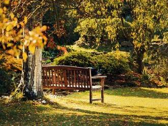 Vyberte si tie správne záhradné lavičky a vytvorte si vo svojej záhrade odpočinkový kútik