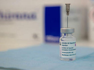 Covidový očkovací paradox: Vzdelaní ľudia nedôverujú očkovaniu. Očkovanie proti covidu však podporujú najviac