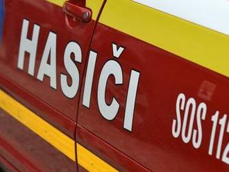 Zásah hasičov v Trnave: Železničné depo zachvátili plamene