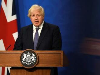 Johnson oznámil sprísnenie pravidiel pre cestujúcich prichádzajúcich do Británie