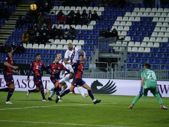 FC Turín s obráncem Zimou v základní sestavě uhrál v Cagliari jen remízu