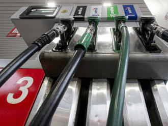 Ceny paliv v Česku dál klesají, jsou nejnižší od poloviny října