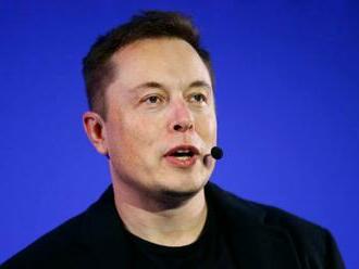 Elon Musk čelí kritike za blízke stretnutia jeho družíc s čínskou vesmírnou stanicou