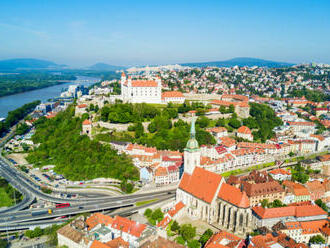 Bratislava neplánuje zvyšovať miestne dane, očakáva lepší výber a viac peňazí od návštevníkov