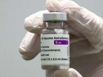 Experti zrejme našli spúšťač zriedkavých krvných zrazenín po podaní vakcíny AstraZeneca