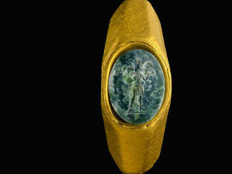 Odborníci vystavili zlatý prsteň so symbolom Ježiša z čias Rímskej ríše