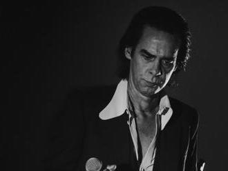 Nick Cave do světa nečekaně vypustil nové album 