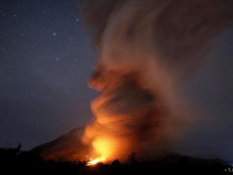Sopka Sinabung vybuchla, popol vystreľovala do výšky 1500 metrov