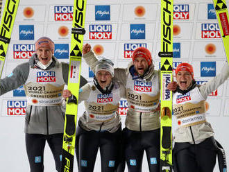 Nemci nečakane obhájili titul v skokoch na lyžiach, vyhrali štvrtýkrát za sebou