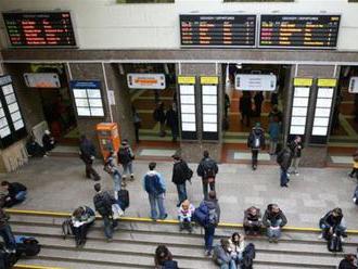 Muž sa na železničnej stanici v Bratislave vyhrážal dopichaním nožom