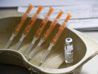 Nemecko hlási 21 prípadov krvných zrazenín po podaní vakcíny od AstraZenecy