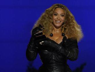 Grammy tento rok ovládli ženy, rekordy pokorila Beyoncé aj Taylor Swift
