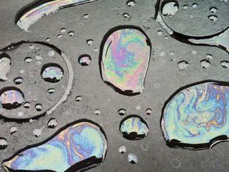 Výskum: Bakteriálny biofilm vytlačí ropu z vody