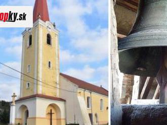 Kostoly si zvonením uctili pamiatku obetí covidu: VIDEO Od prvého úmrtia na Slovensku uplynul rok