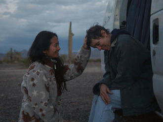 Cenu BAFTA za nejlepší film získala Země nomádů