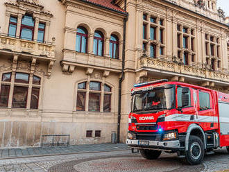 Napajedelští hasiči mají novou cisternu Scania se stálým pohonem všech kol a ovládáním nástavby syst