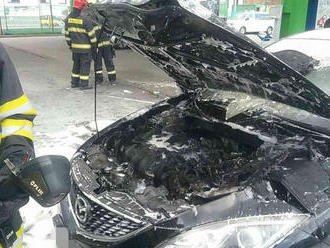 FOTO: Na čerpacej stanici v Mlynskej doline horelo auto