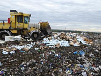 Produkcia komunálneho odpadu stúpa, Slovák vyhodí 421 kíl ročne