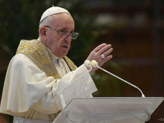 Pápež umožnil vatikánskym súdom súdiť kardinálov a biskupov