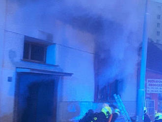 Čtyři jednotky dvěma vodními proudy likvidovaly požár rodinného domu v ulici Havelkova v Brně.…